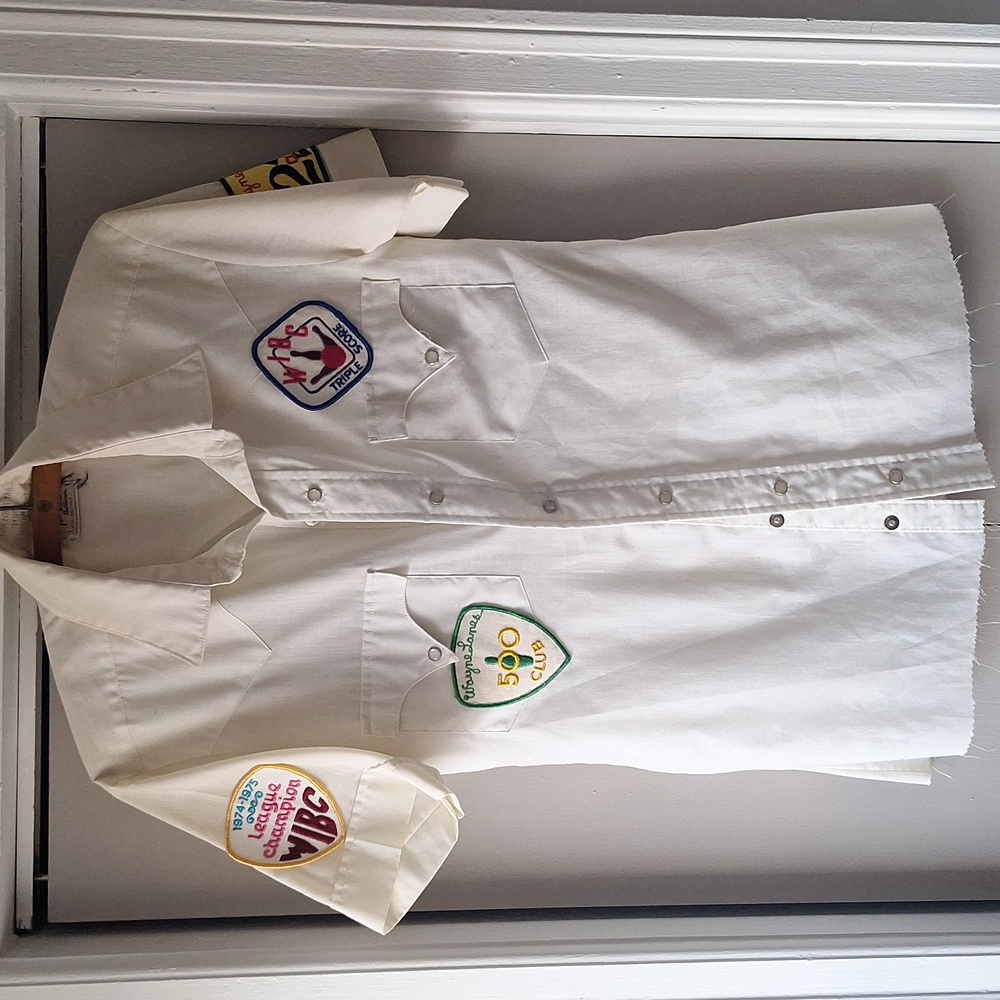 70s VINTAGE Womens Bowling League White Short Sleeve Shirt with Patches